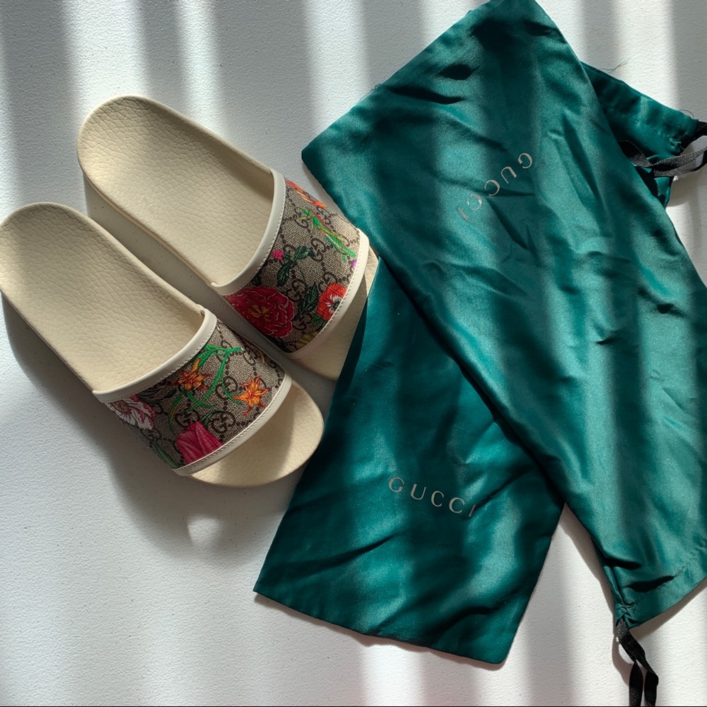 SOLD-Gucci GG Flora slide sandal